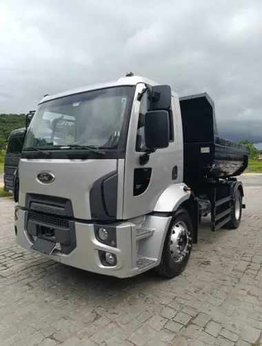 Ford Cargo 1723 4x2 ano 2014