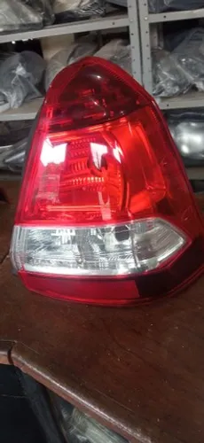 Lanterna Etios sedan fumê