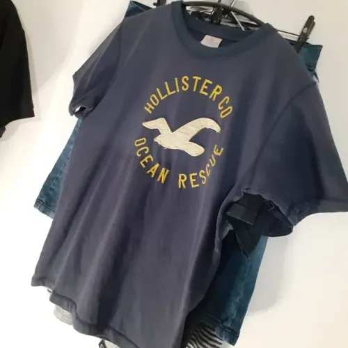 Camisetas e camisas