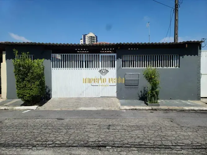 Casa de 3 Dormitórios com Edícula com 1 Suíte e amplo Quintal no bairro da Vila Figueira -