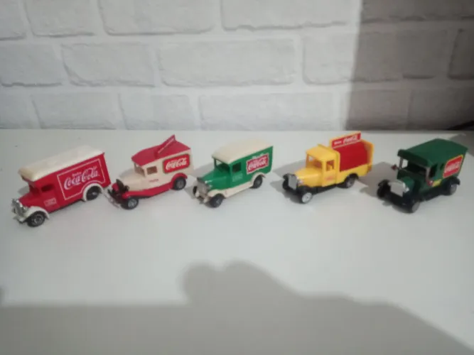 Coleção completa Mini Caminhões Coca Cola anos 90