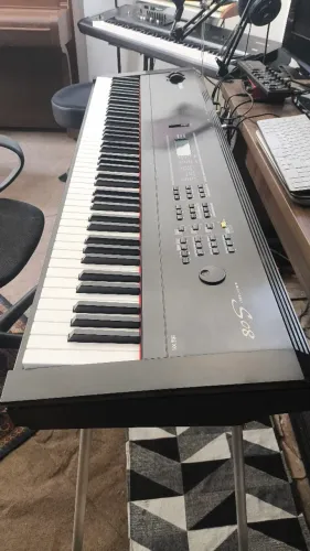 Sintetizador Yamaha S08