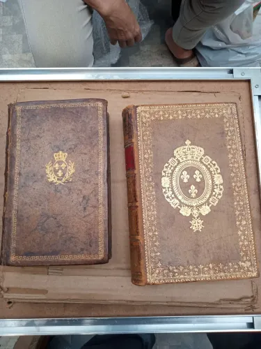Livros porta joia ,armas...
