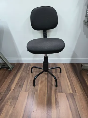 Cadeira costureira/ escritório