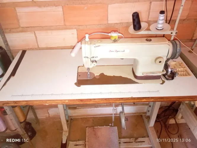 Máquina de costura industrial