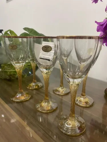Conjunto taças cristal com folha de ouro na borda 