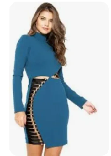 Vestido Azul com Detalhes em Pretoplanet girl