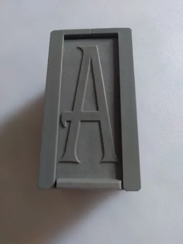 MINIATURA MÃOZINHA BK FAMÍLIA ADAMS 2019