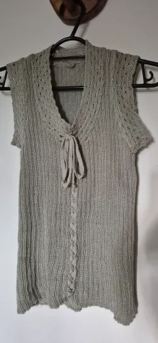 Blusa de Tricô Sem Mangas com Detalhes