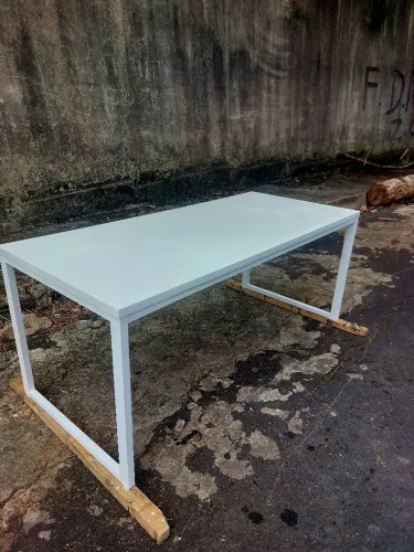 Mesa de Jantar Branca em Metal