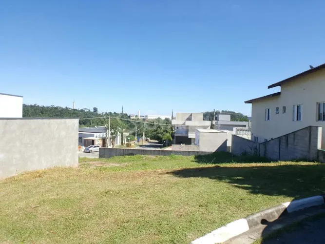 Terreno a venda no condomínio Portal do Bosque em Louveira, interior de São Paulo