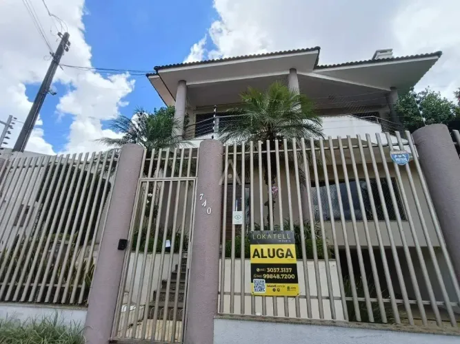 Sobrado Central comercial e residencial com piscina e área de lazer em Cascavel