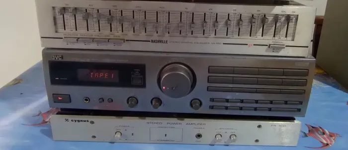 Receiver JVC 100 watts RMS 