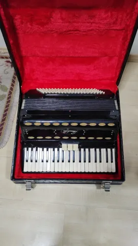 Acordeon Scandalli 120 baixos italiano 