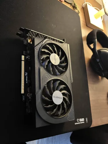 Placa de Vídeo Gigabyte NVIDIA GeForce RTX 4060 WINDFORCE OC, 8GB, GDDR6, DLSS, Ray Tracin