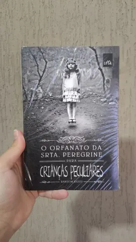 Livro novo - O Orfanato da Srta. Peregrine para Crianças Peculiares - Ransom Riggs - Leya