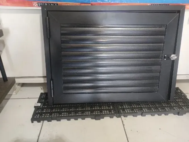 Porta esquadria de alumínio