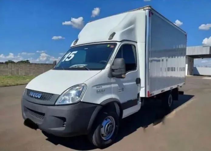 Iveco 35s14 baú seco ano 2015