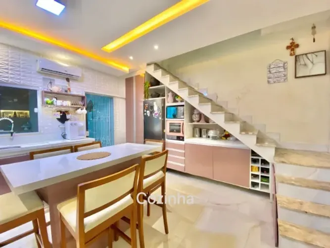 Casa de 2 pavimentos, 250m², 3/4, 2 vgs no Bairro da Condor
