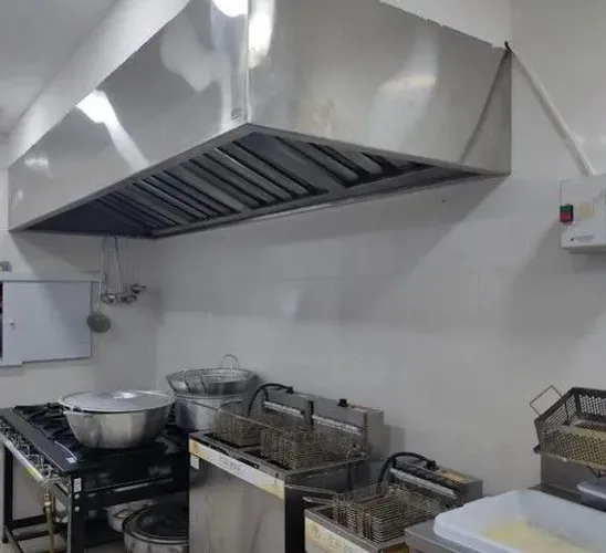 Coifa inox e sistemas de exaustão sob medida 
