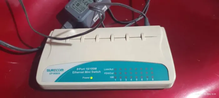 Mini Switch Ethernet surecom 8 portas