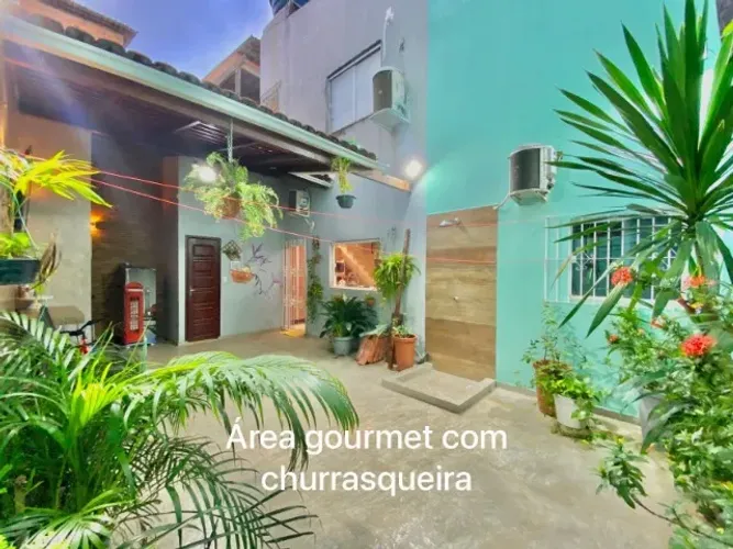Casa de 2 pavimentos, 250m², 3/4, 2 vgs no Bairro da Condor