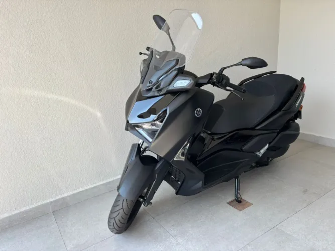 XMAX 2025 BAIXO KM