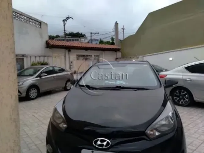 sobrado em condomínio fechado. 2 suítes, 1 vaga.