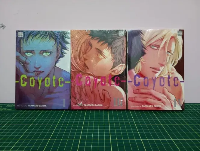 Kit Mangás BL - Coyote Vol. 1, 3 e 4 - importado - inglês - novos lacrados