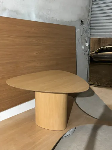 Mesa jantar orgânica 1,20X1,00 tampo e base em madeira