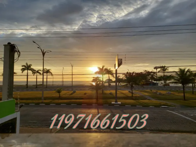 Casa frente mar com piscina em Caraguá