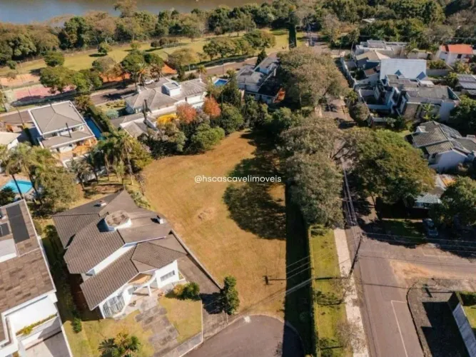 Terreno com 1742 m² à venda no Condomínio Lago Dourado em Cascavel/PR