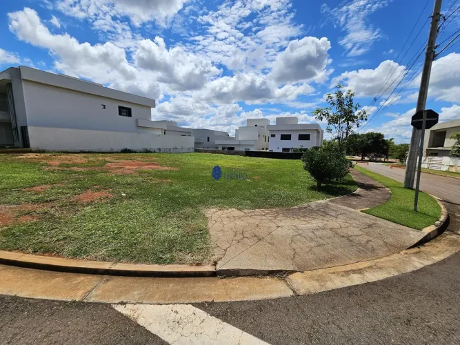 Lote de esquina no condomínio Terras Alphaville Anápolis próximo a portaria