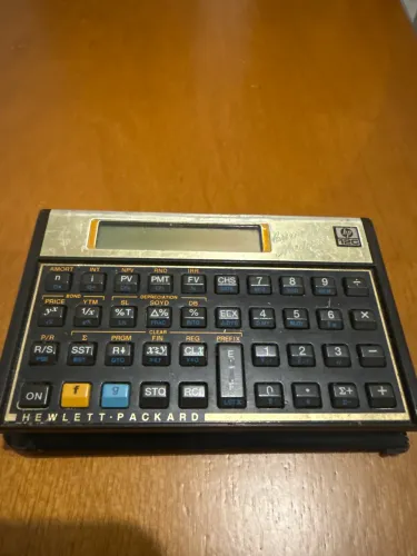Calculadora financeira HP 12C - Preta