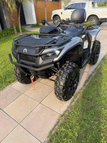 Quadriciclo can am