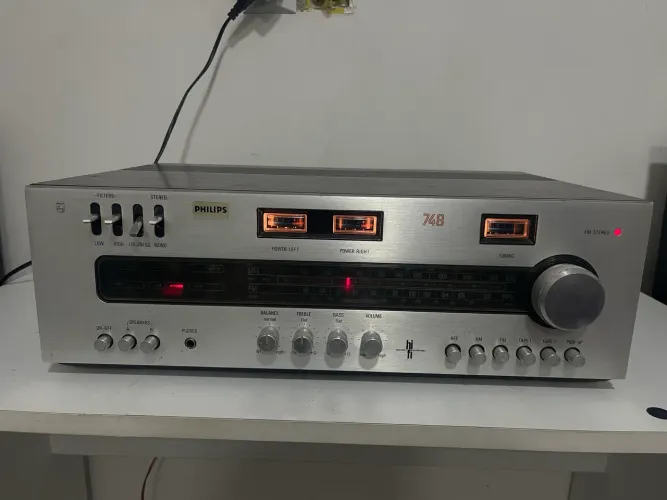 Vendo Lindo Receiver Phillips Hi Fi 748 , funcionando tudo