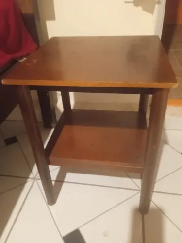 Mesinha multi uso / Mesinha de Cabeceira / Mesa de Apoio em Madeira