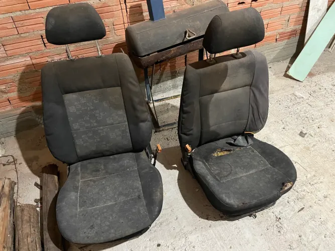 Bancos Dianteiros Golf MK3 