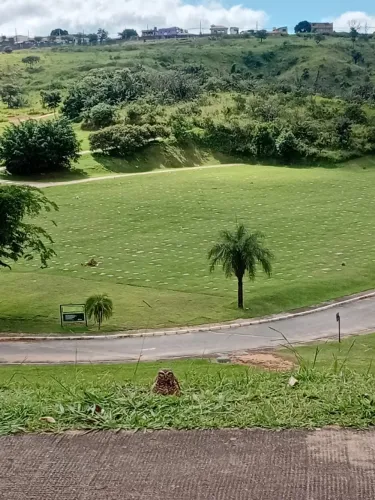 Jazigo novo no Cemitério Bosque da Esperança