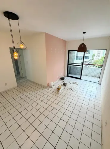 Apartamento à venda com 3 quartos sendo 1 suíte, muito bem localizado no Espinheiro..