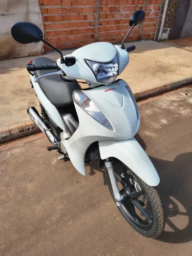 Honda biz ex a mais completa Vendo ou troco por menor valor parcelo no cartão 