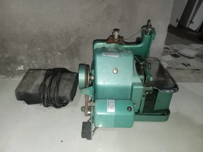 Máquina overlock