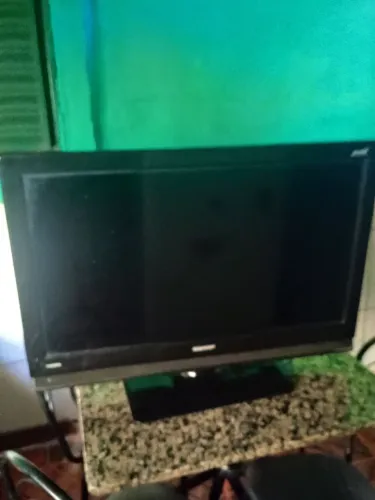 Vendo Tv LCD 32 polegadas, semi nova.R$ 350,00 Fernando. *