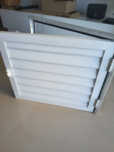 portinhola de aluminio anodizado+ esquadria