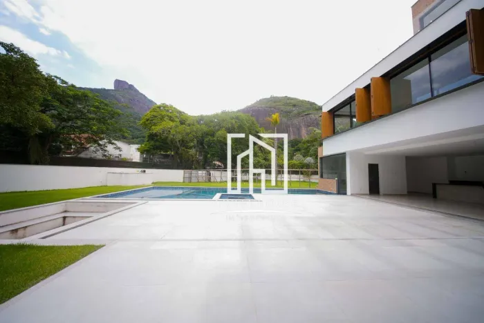 JARDIM DO ITANHANGÁ - CASA DE ALTO PADRÃO COM 5 SUÍTES E EXUBERANTE VISTA PARA A PEDRA DA 