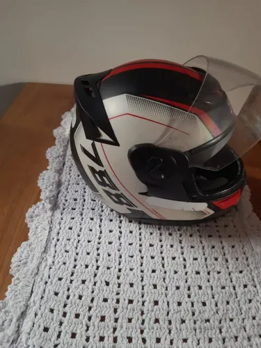Capacete