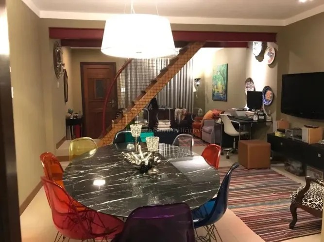 Casa no Ipiranga - 2 Dormitórios, Quintal e 3 Vagas! Compre Alugada! Agende sua Visita!