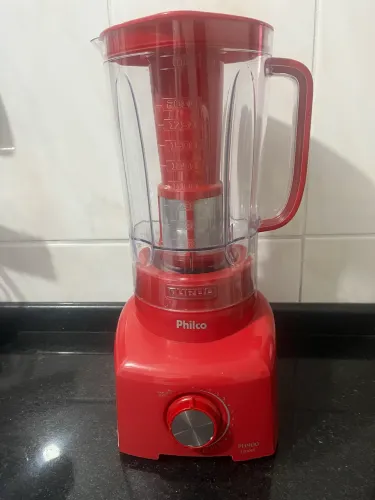 Liquidificador Philco vermelho 1.200 w com 3 messes de uso tudo funcionando