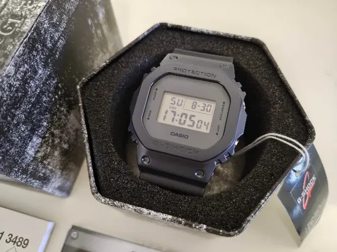 Casio G-Shock GM-5600MF-2DR - GM 5600 - sem uso - como novo
