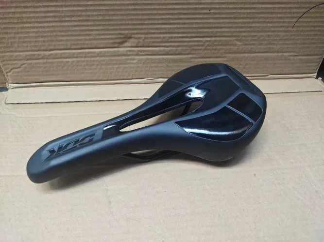 Banco selim bicicleta DDK comfort 99 vazado preto